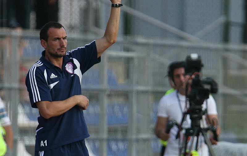 Scandal la Cluj: acuzat de blat în meciul cu Steaua, antrenorul Ionuţ Badea a demisionat de la U. Claudiu Niculescu e interimar!