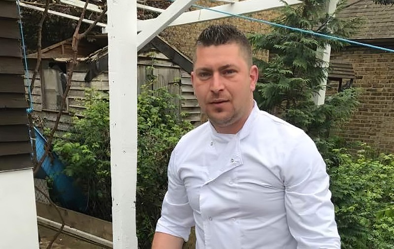 EXCLUSIV | "Eroul cu făcăleț", interviu de pe aeroport înainte de plecarea spre Londra. Florin Morariu devine mâine primul român decorat de regina Elisabeta a II-a pentru fapte de curaj