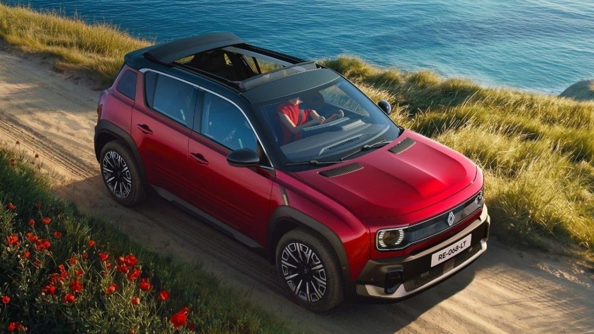 Masina rosie marca Renault poza de pe munte