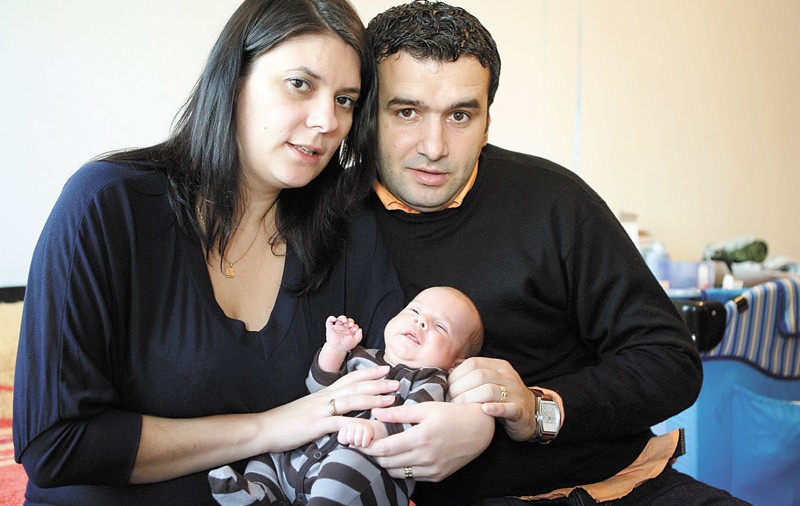 Cheltuim toţi banii pe mâncare şi facturi