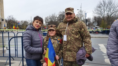 Elena, alături de părinții săi: Irina și Mihai Bălțătescu