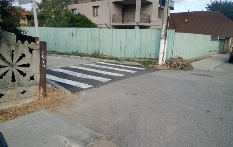 Minunea de la Băicoi. Cum arată trecerea de pietoni ”din gard în gard”