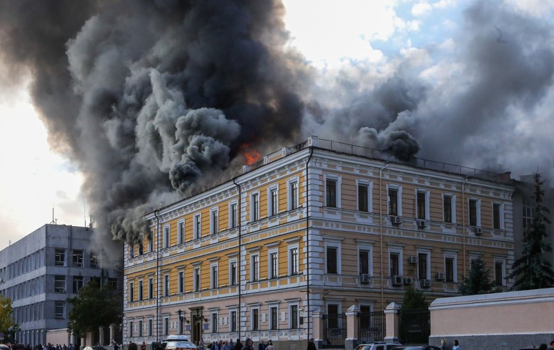 Incendiul provocat de atacul cu dronă de la Academia Națională de Științe a Ucrainei. Imagine cu caracter ilustrativ Sursa foto: Profimedia
