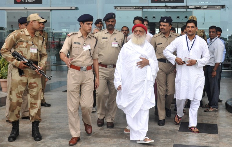 Un guru indian cu milioane de adepți, condamnat la închisoare pe viață pentru viol