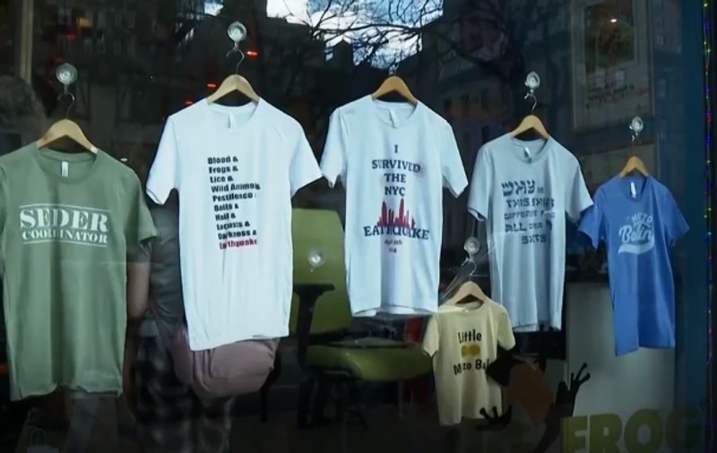 La două ore după seismul de la New York au apărut tricouri cu mesajul „Am supraviețuit cutremurului”