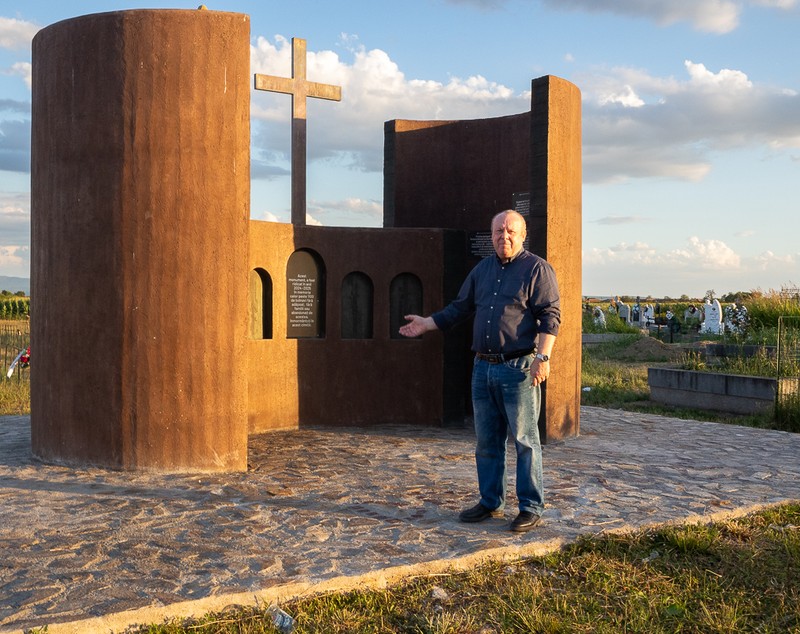 Cimitirul cu necunoscuți din Dumbrava. Viorel Pașca: „Toată lumea, indiferent de religie, are cruce la fel. Ca să nu se supere niciunul”
