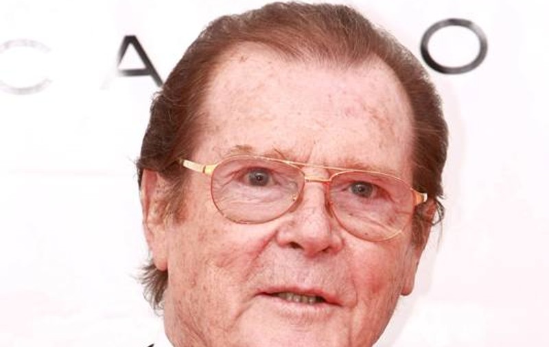 Roger Moore filmează în România