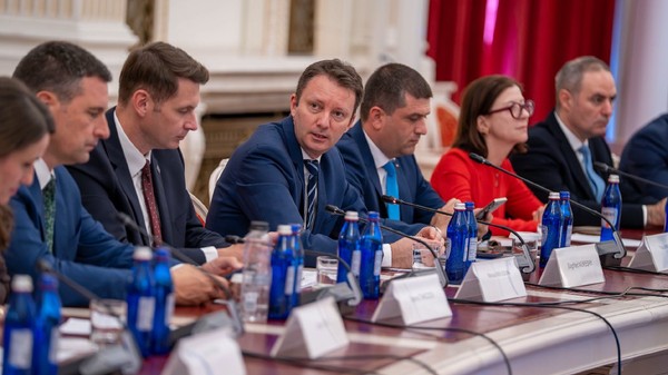 Siegfried Mureșan alături de miniștri propuși să facă parte din Guvern 