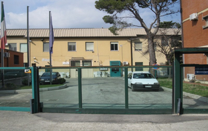 Doi români au pus pe jar autoritățile italiene, după ce au evadat dintr-o închisoare din centrul orașului Pescara