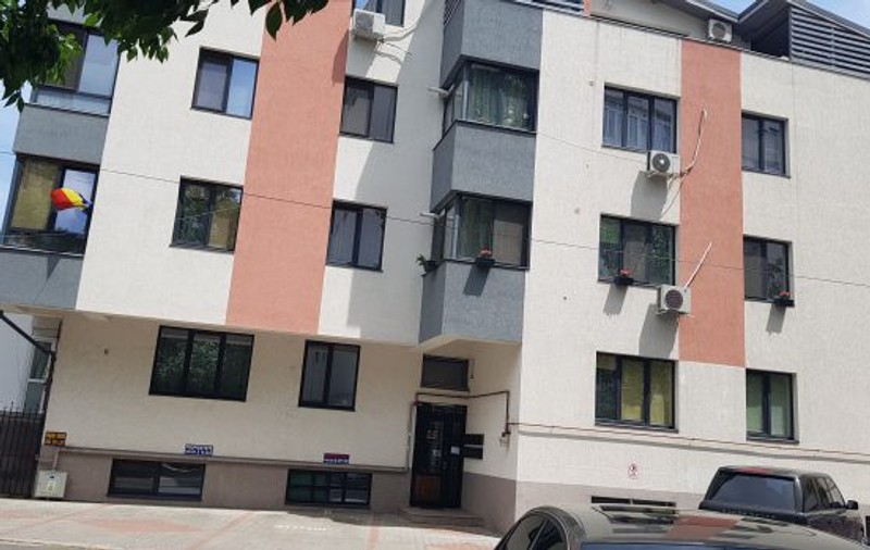 EXCLUSIV/ Familia băiatului de 9 ani care şi-a ucis bunica vinde "casa groazei". Mama şi cei doi copii vor să se mute în altă zonă din Capitală