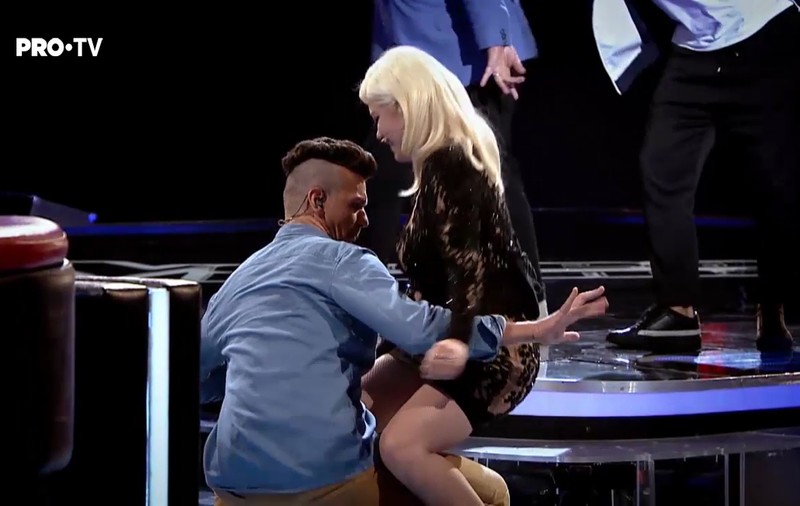Spectacol unic la Vocea României. Loredana Groza și Chirilă s-au duelat pentru un concurent. Rochia prea scurtă i-a dat de cap artistei