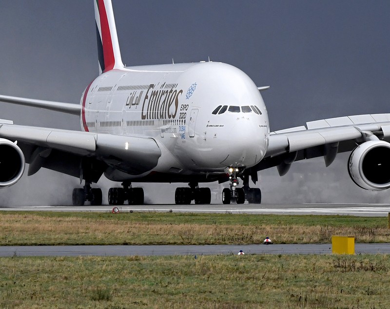 FOTO & VIDEO | Avion băgat în carantină la New York, după ce 100 de pasageri au început să se simtă rău. Forțele anti-terorism investighează incidentul