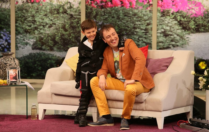 DaviN, fiul lui Călin Geambașu, e pasionat de muzică. La doar 12 ani are propriul studio