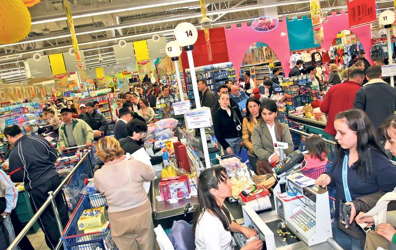 Gestul impresionant făcut de un cuplu, într-un supermarket din Italia. "Poate erau români"