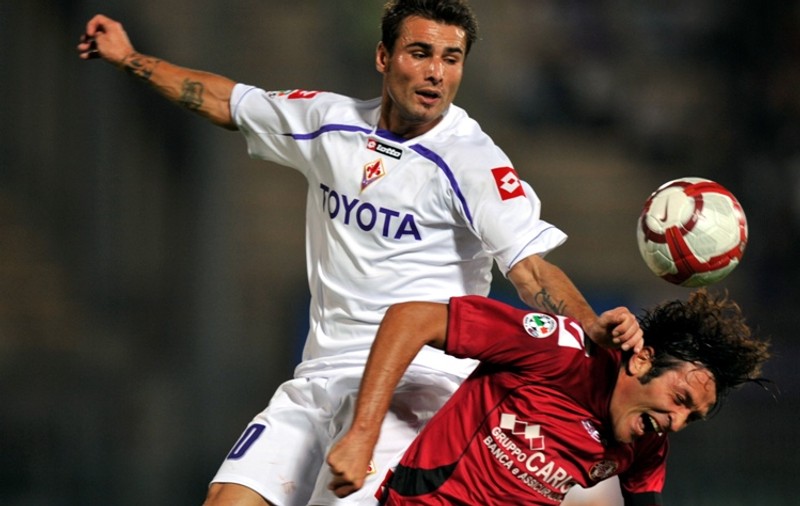 Mutu se transferă în Anglia?