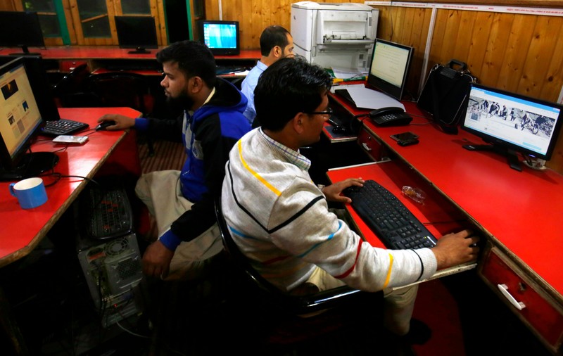 Un politician indian este ridiculizat pe internet, după ce a susținut că internetul a fost inventat în India antică