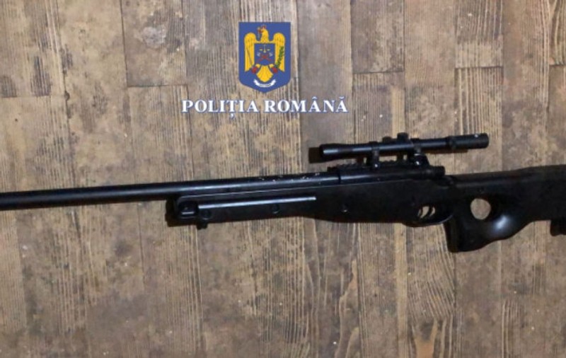Poliția a efectuat 100 de percheziții într-un dosar de comercializare ilegală de arme neletale și muniție