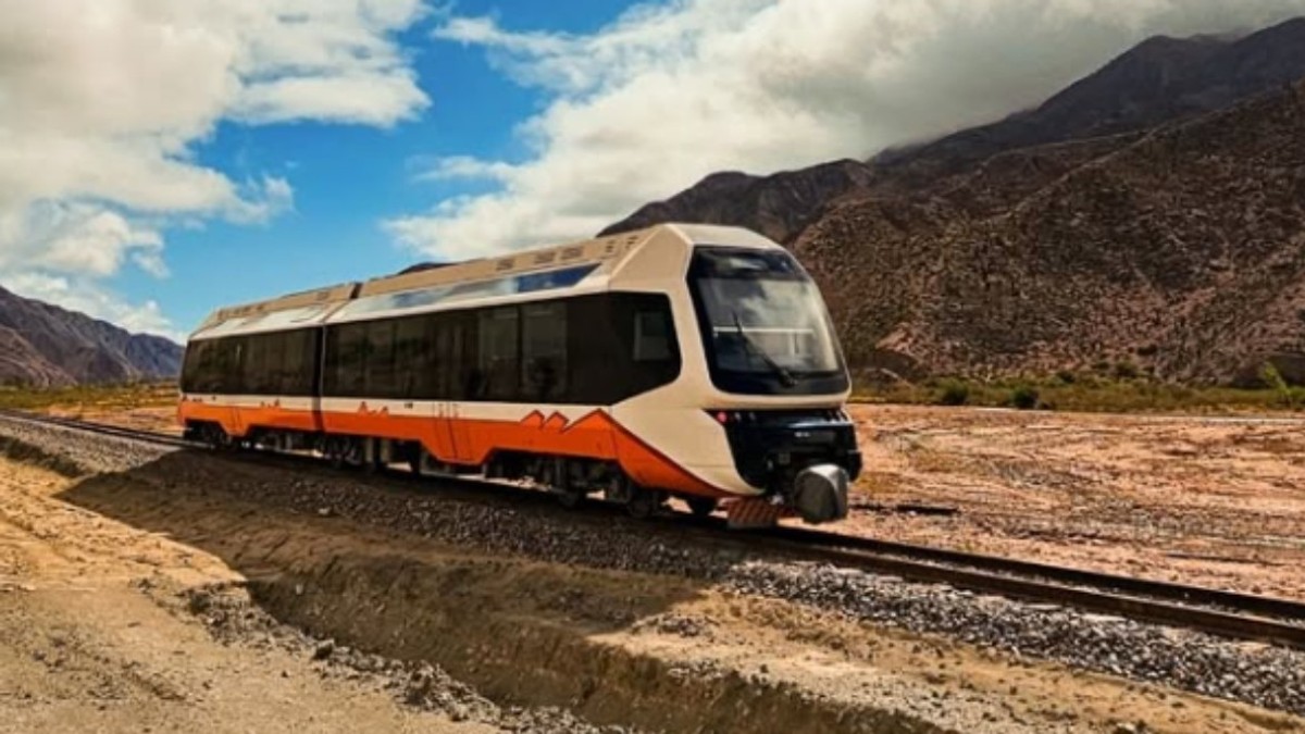 În nordul Argentinei, în provincia Jujuy, unde soarele strălucește aproape neîntrerupt, o inițiativă revoluționară transformă transportul feroviar. Sursă foto Instagram/ trensolaroficial
