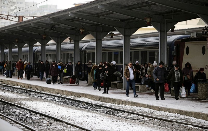 Trenuri întârziate după ce gerul a dus la ruperea unor șine pe raza regionalelor CFR Iaşi, Braşov şi Craiova
