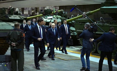 8620303 15.02.2024 Russian President Vladimir Putin visits the Uralvagonzavod research and production corporation, a Russian state-owned company and the country's largest producer of tanks, in Nizhny Tagil, Sverdlovsk region, Russia. Ramil Sitdikov / Sputnik