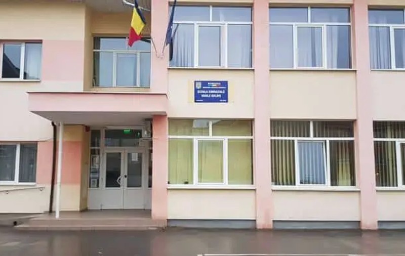 Profesor de sport din Alba Iulia, condamnat pentru purtare abuzivă, după ce a jignit mai mulți elevi. Ce au decis judecătorii