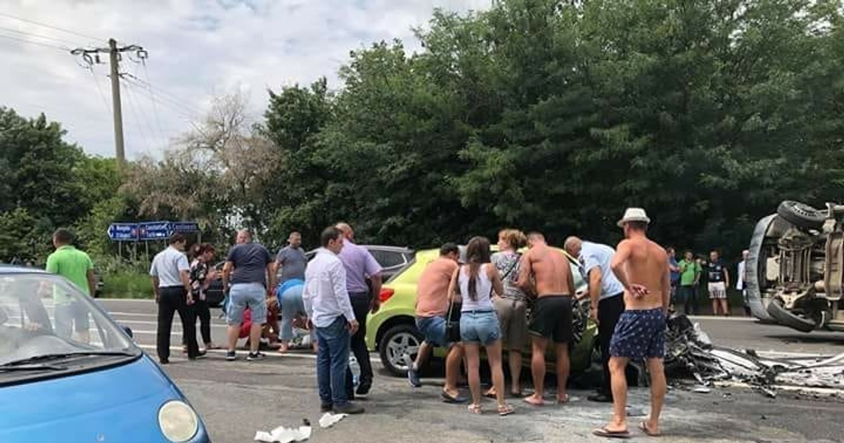 Grav accident rutier pe DN 39, spre stațiunea Costinești. Un adolescent de 17 ani în comă a fost preluat de elicopter