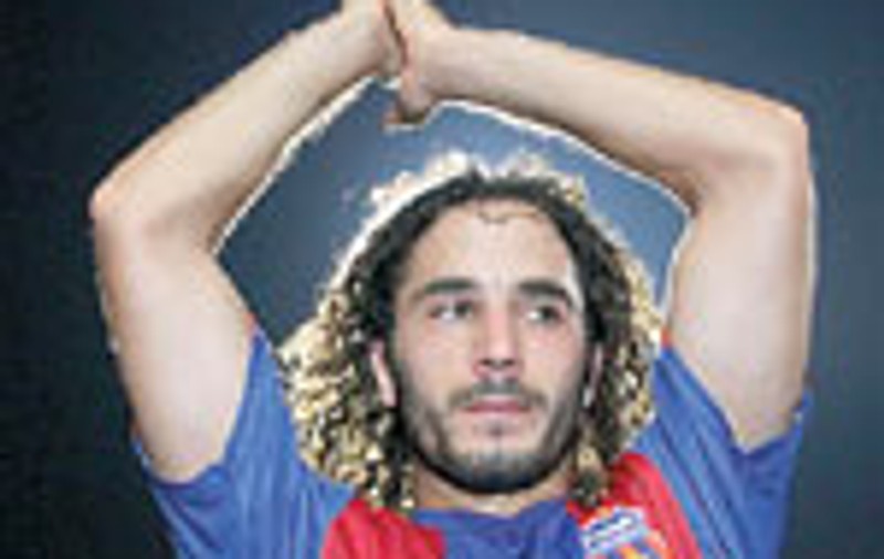 Saban e fericit, Carlos are necazuri