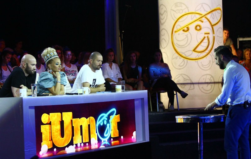 EXCLUSIV/ Dani Oțil a ajuns pe scena iUmor. ”Sunt plătit să mint și să înșel”