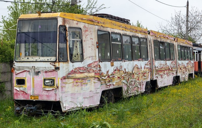 Primarul din Ploiești acuza Consiliul Local de blocarea achiziției de tramvaie noi: „Ne țin în conserve vechi de 50 de ani” 