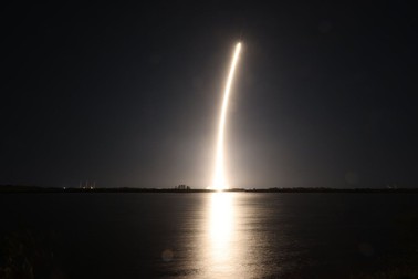 SpaceX a lansat o rachetă cu două dispozitive care vor ateriza pe Lună