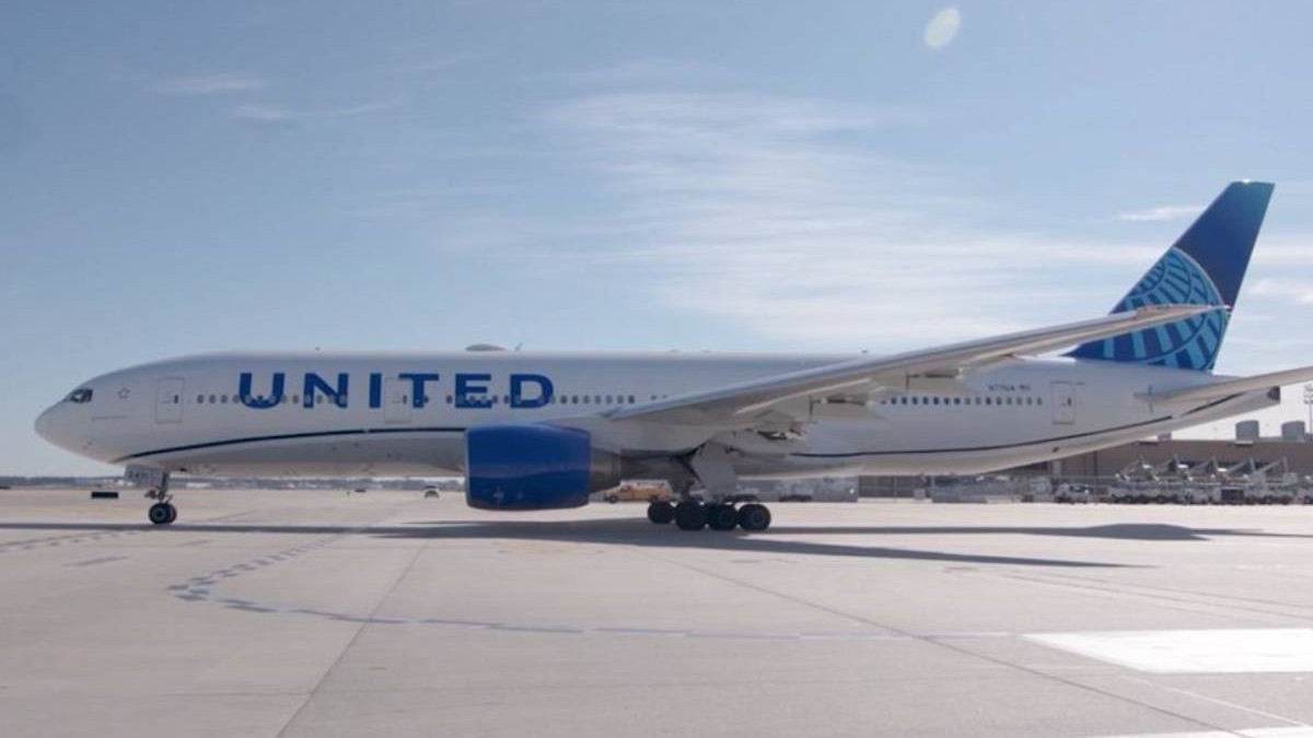 O aeronava United Airlines pe pistă
