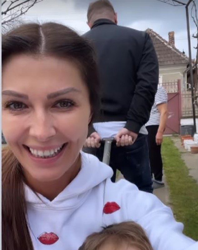 Gestul făcut de Ilinca Vandici, după ce s-a spus că s-a despărțit de soțul ei. Andrei Neacșu a scris altor femei