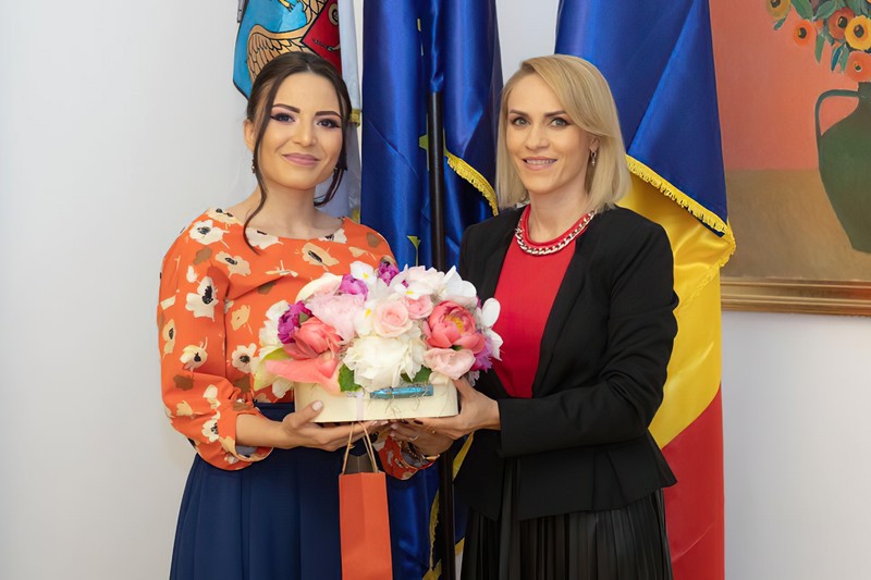 Pe 21 mai 2019, de Sfinții Constantin și Elena, Gabriela Firea a felicitat-o la primărie pe Alexandra Elena Dobre. Imaginea a fost postată pe Facebook-ul primarului general și pe pagina Alexandrei Elena Dobre