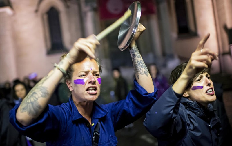 Protest inedit în Elveția. Sute de femei au țipat neîntrerupt vreme de un minut, pentru a atrage atenție asupra inegalității de gen