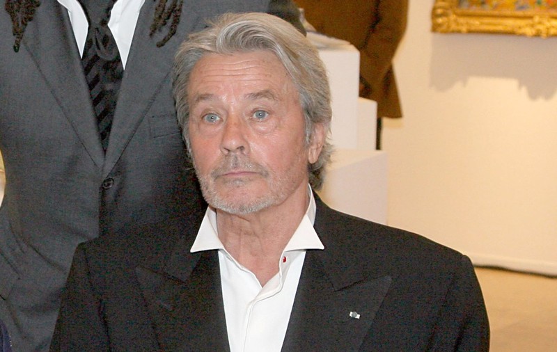 Alain Delon, într-o carte la care a contribuit o româncă: „Dragostea m-a determinat să mă autodepăşesc”