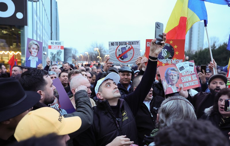 De ce votează tinerii AUR și ce ascunde acest vot? „Trăim într-o lume construită și condusă de decrețeii ajunși aproape de pensie. Tinerii nu se regăsesc în ea”