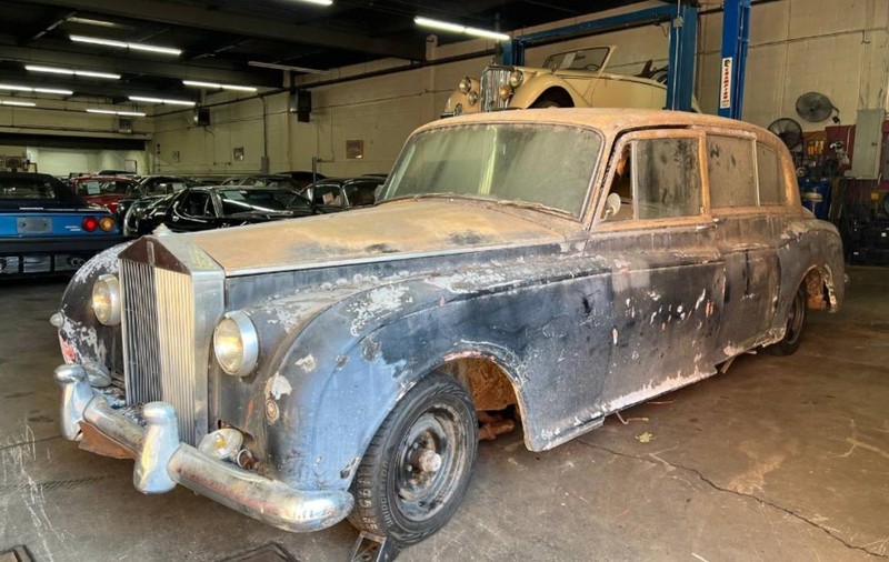 O limuzină Rolls-Royce din 1961, găsită într-un hambar, poate fi cumpărată la un preț surprinzător de mic