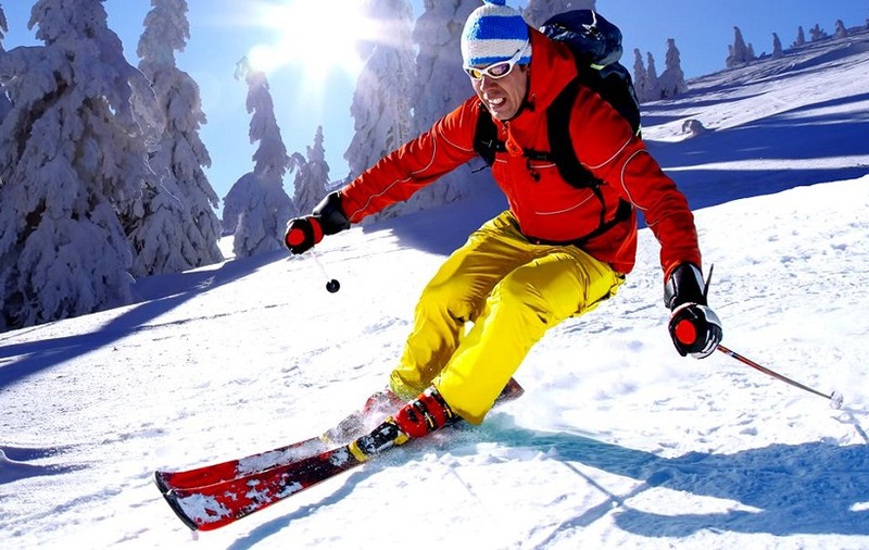 Cu ce riscuri se confruntă persoanele care practică sporturi de iarnă