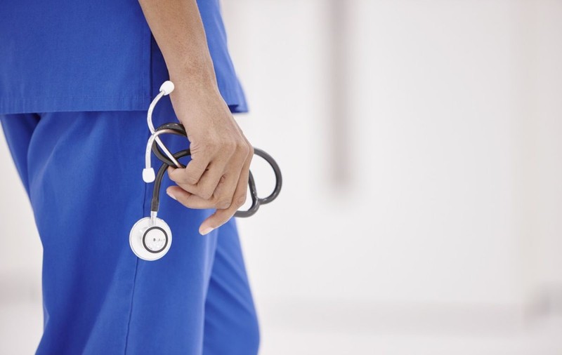 Doctorița din Sibiu, acuzată că a luat mită în bani şi bunuri de la pacienţi, a fost arestată preventiv