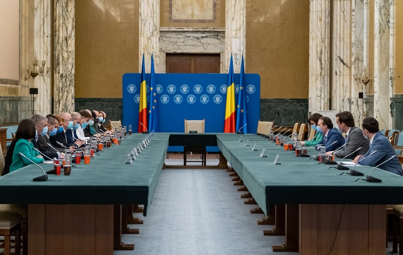 Emil Boc: Premierul a promis primarilor sprijin pentru campania de vaccinare