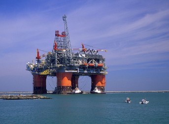 România se bazează pe resursele de petrol din Marea Neagră. Foto: e-nergia.ro