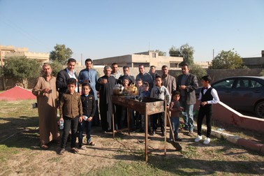 Omar, alături de membrii familiei sale în satul Al Safina, de lângă Mosul