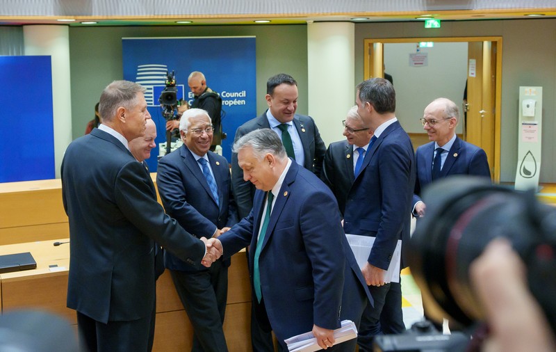 „Ești pe cont propriu de data asta”. Izolarea, metoda prin care liderii UE l-au făcut pe Viktor Orban să cedeze și să accepte ajutorul pentru Ucraina