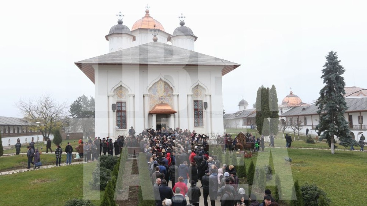 Gestul unor copii a uluit pe toată lumea la înmormântarea Stelei Popescu. Ce au făcut este sfâșietor