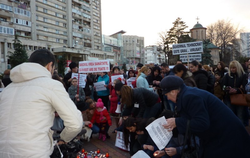 Piteştenii au ieşit în stradă din cauza ineficienţei sistemului sanitar şi a autorităţilor