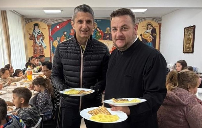 Imagini de la pomana lui Mircea Lucescu. Ce a făcut Răzvan Lucescu la 40 de zile după ce a murit tatăl lui