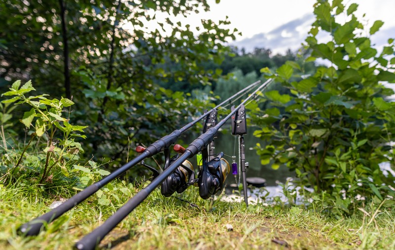 Diferențe esențiale între mulinetele de spinning și baitcasting