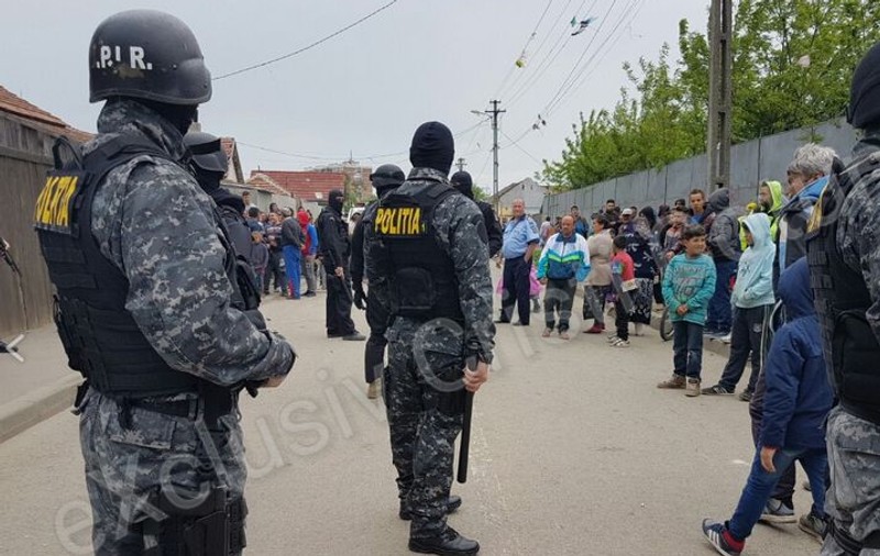 Un bărbat din Arad a murit în timp ce mascaţii îi percheziţionau casa