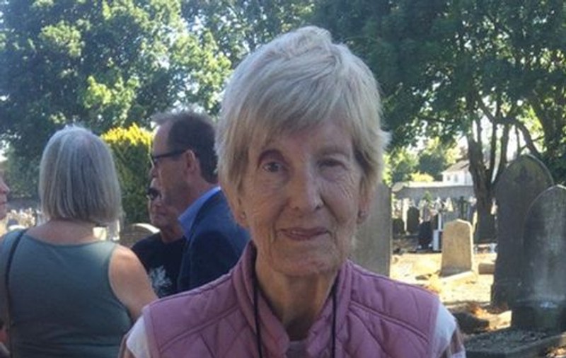 O femeie de 81 de ani și-a găsit mama biologică în viață, după ce a căutat-o timp de 61 de ani