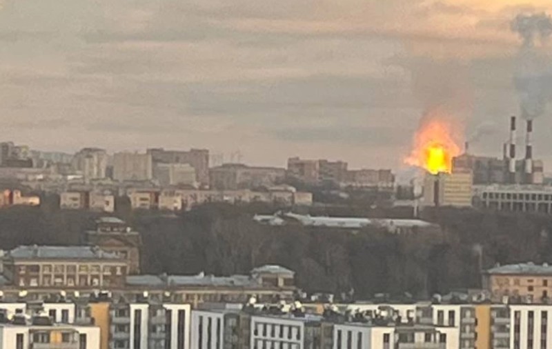 Incendiu de proporții lângă Sankt Petersburg. Coloana imensă de foc, vizibilă de la câțiva kilometri